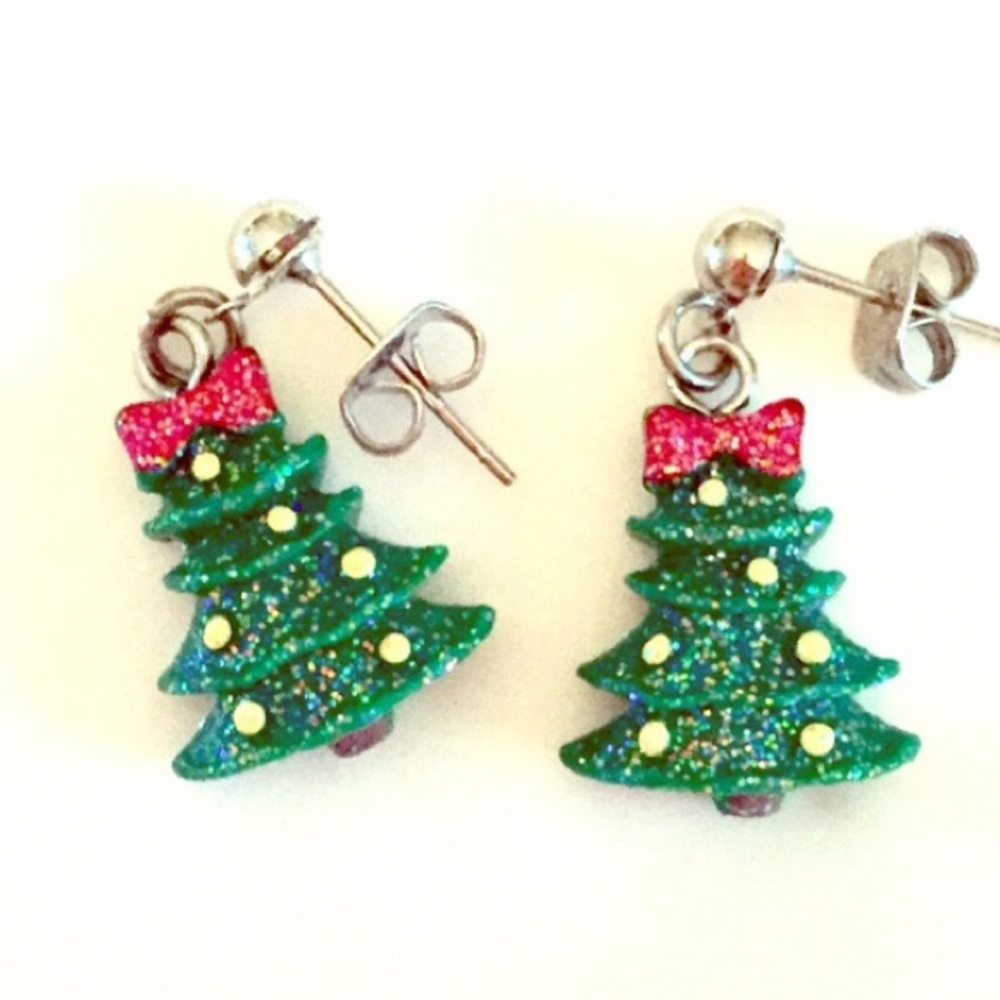 Darling NWT Christmas Tree Earrings